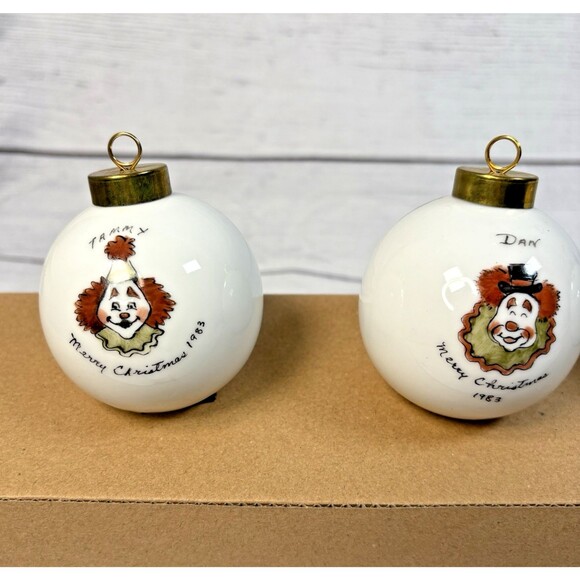 Vintage '83 Hand Painted Circus Clown Ceramic Christmas Ornaments Lot 4 Signed - Picture 5 of 7